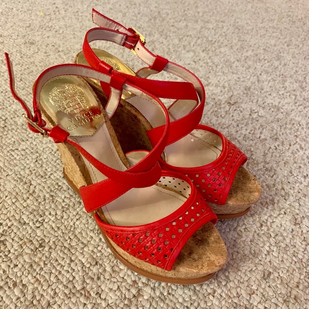 Coral red wedges